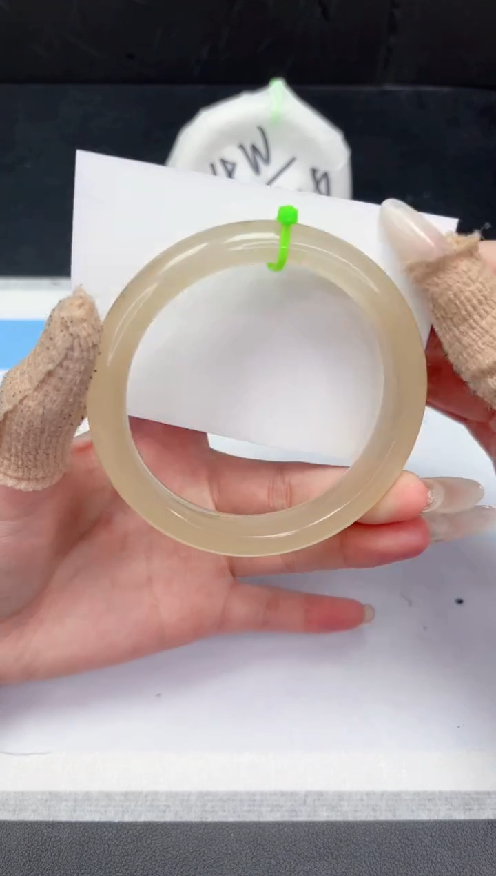 【闪购商品】石英质玉手镯未镶嵌381-62.6