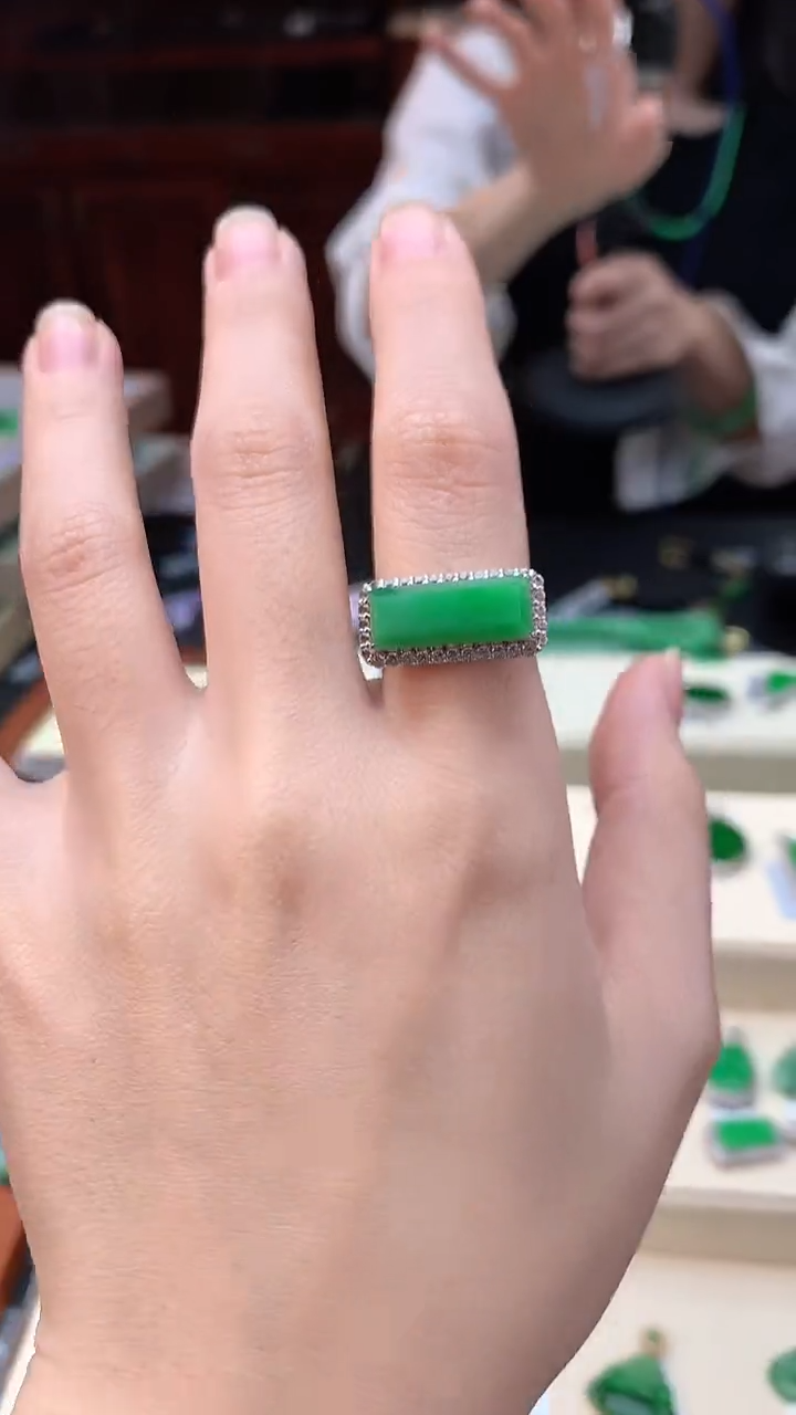 【闪购商品】翡翠戒指18K金镶嵌赠礼盒证书 敏