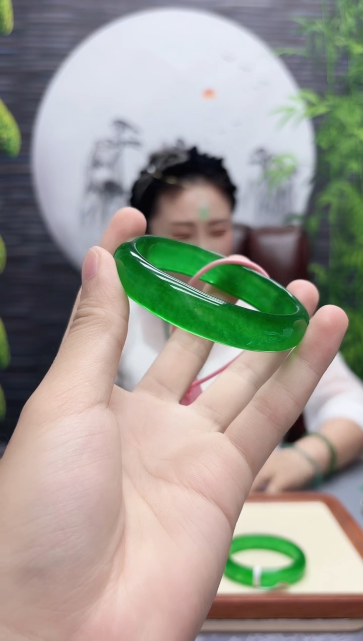 高货冰种辣绿手镯62圈口