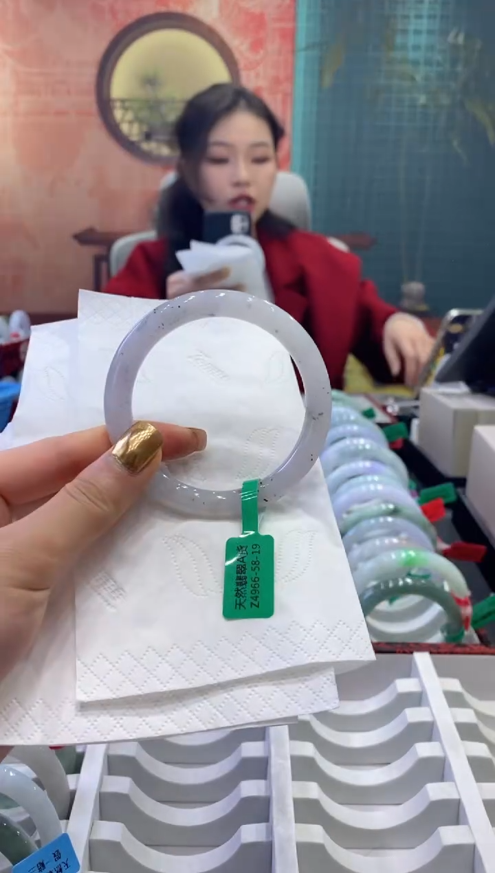 【闪购商品】翡翠手镯未镶嵌多人18440