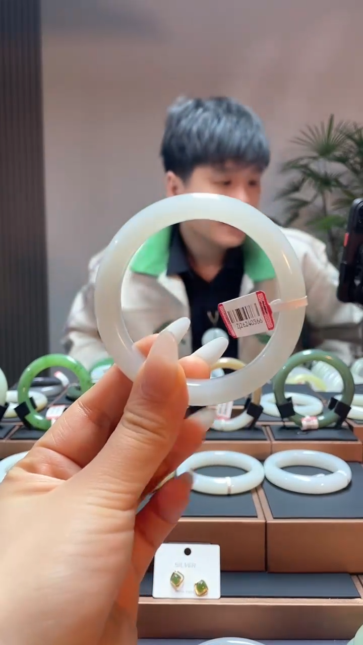 【闪购商品】和田玉手镯未镶嵌60烟紫26240366