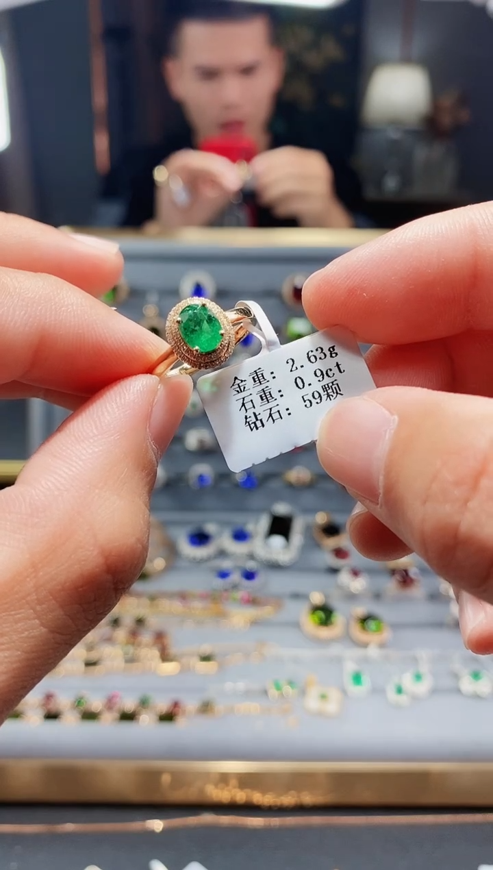【闪购商品】祖母绿戒指18K金镶嵌0.9..