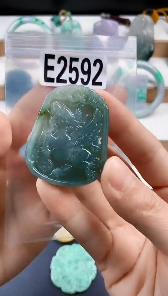 颈饰未镶嵌翡翠天然翡翠吊坠挂件