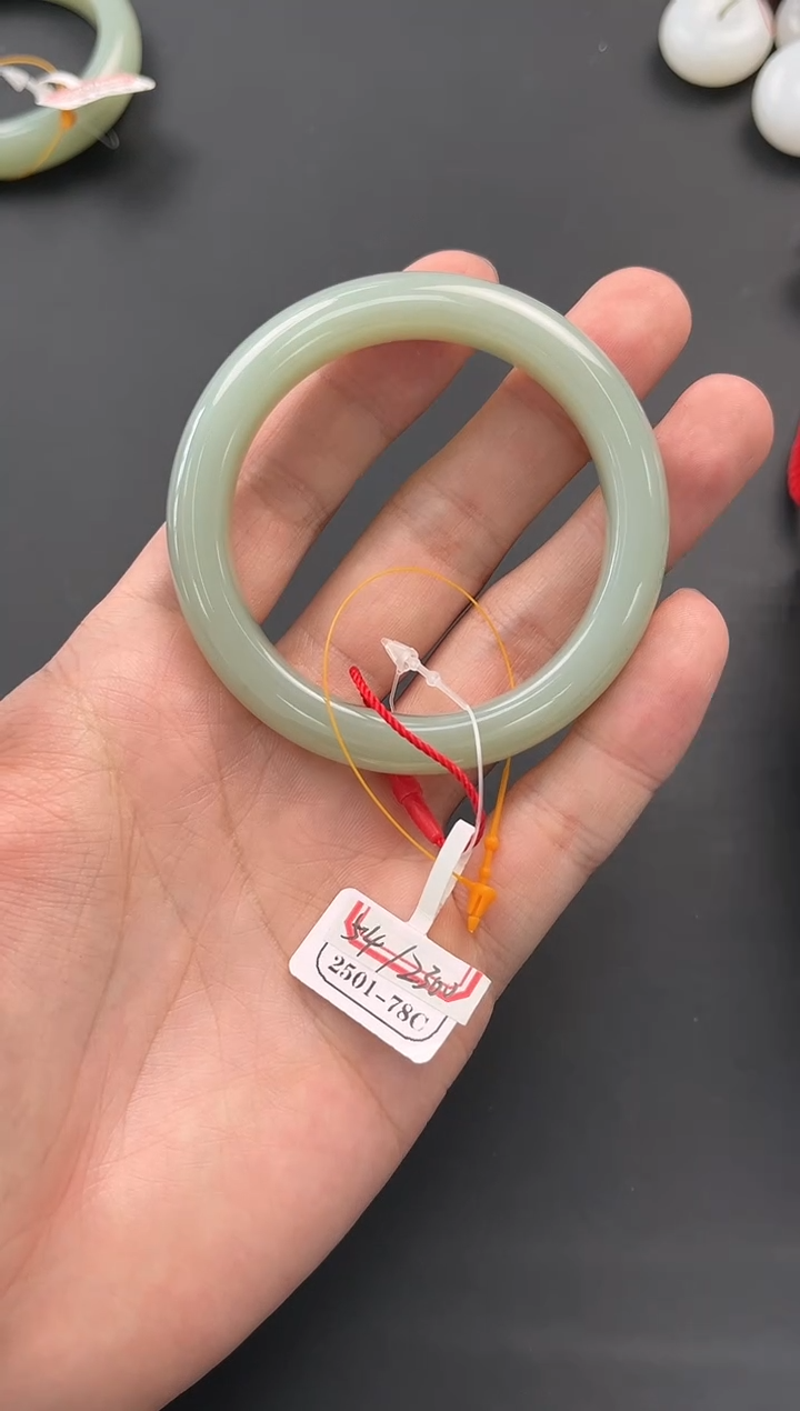 未镶嵌手串和田玉且末青白手镯卡54微色差