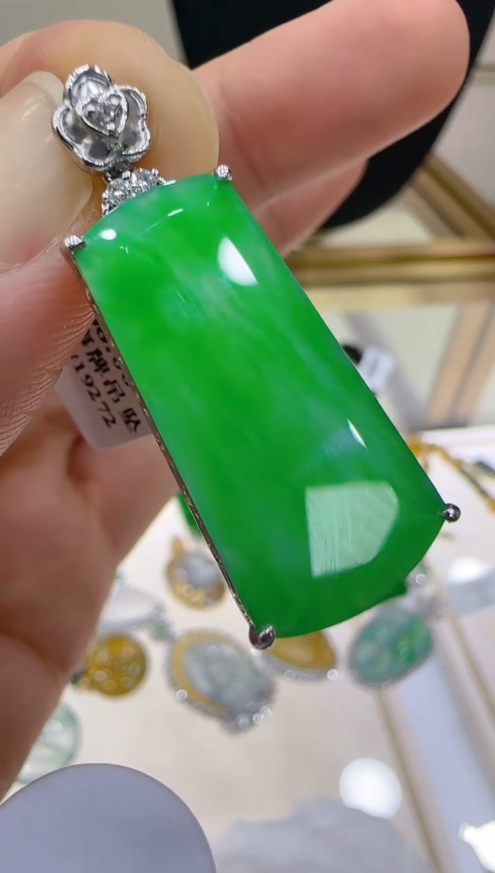 【闪购商品】翡翠吊坠(不含链)18K金镶嵌团购多样性发一件