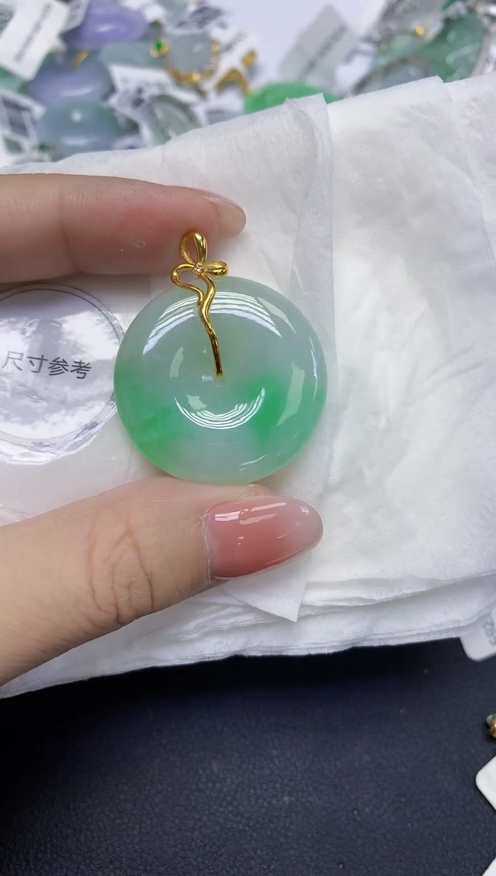 颈饰18K金镶嵌翡翠天然缅甸翡翠A货多样性发一件