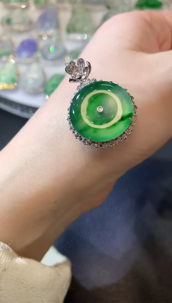 【闪购商品】翡翠吊坠(不含链)18K金镶嵌C86 