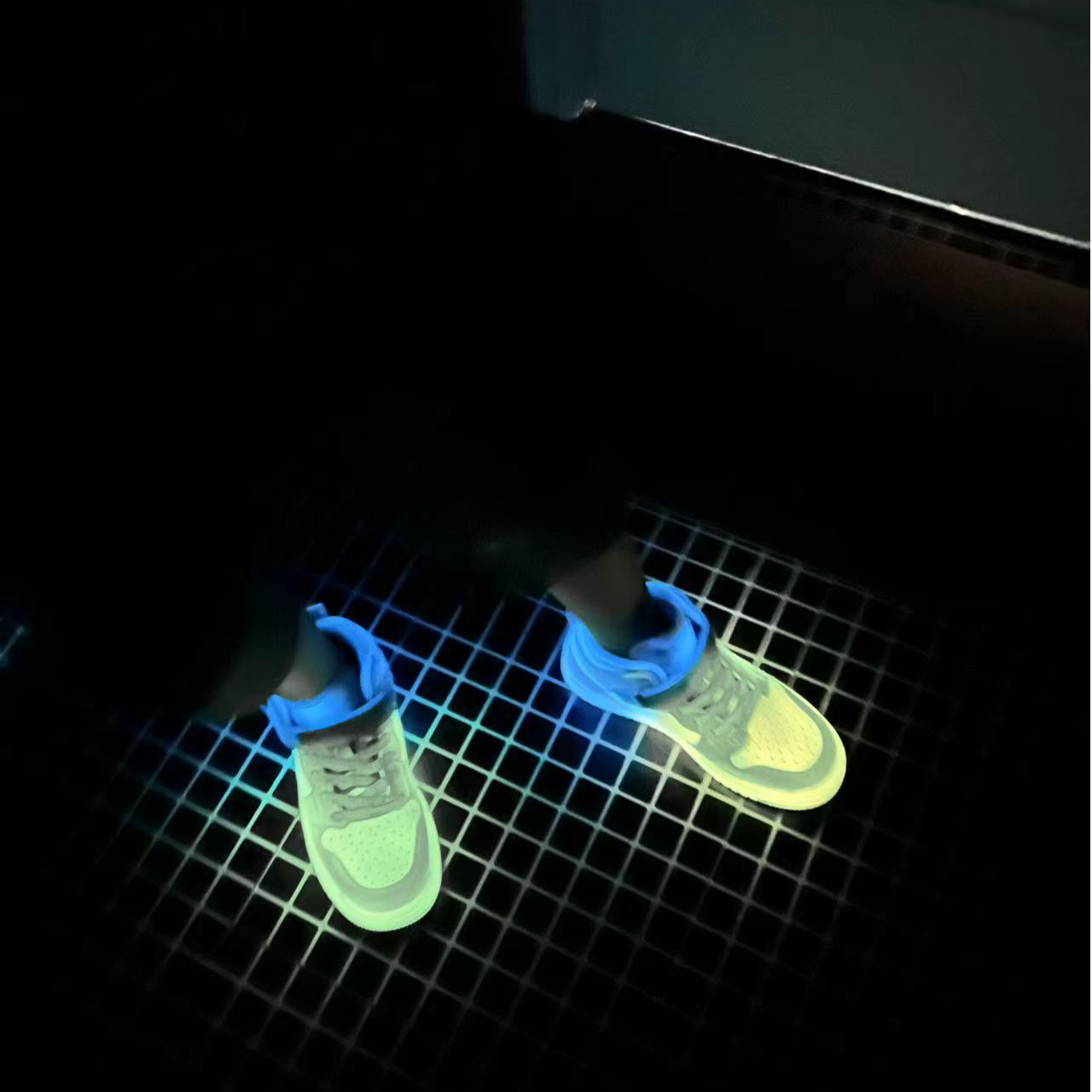 E Magic Box童装“夜光显眼包”儿童限量款春秋高帮板鞋BX3668