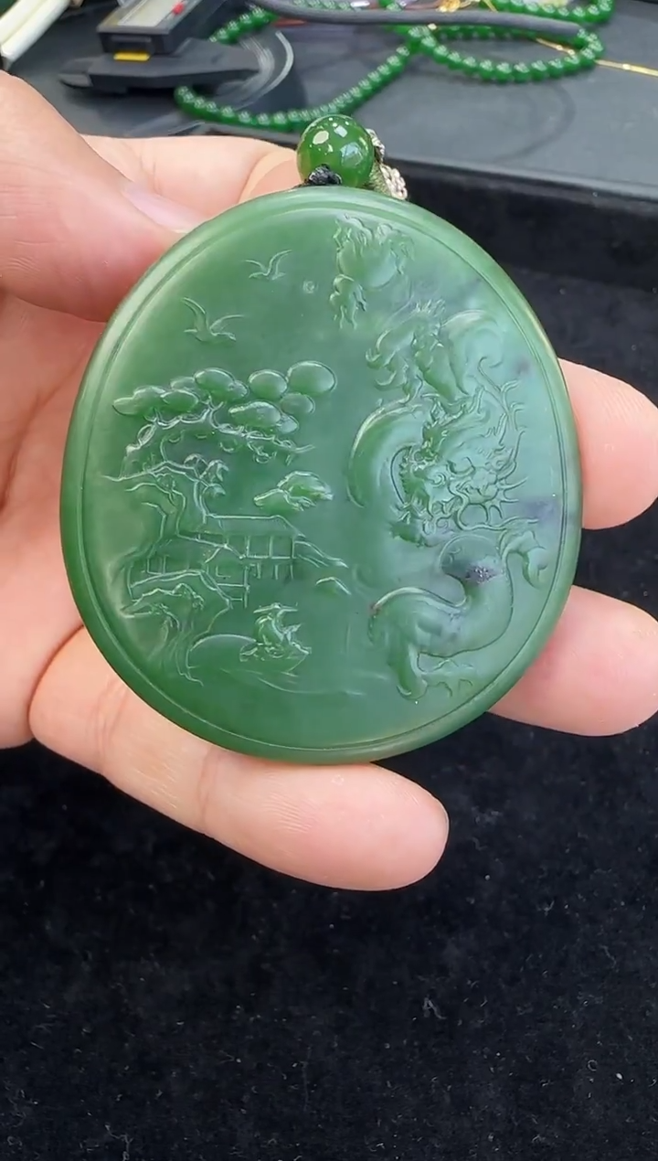 颈饰未镶嵌和田玉吊坠