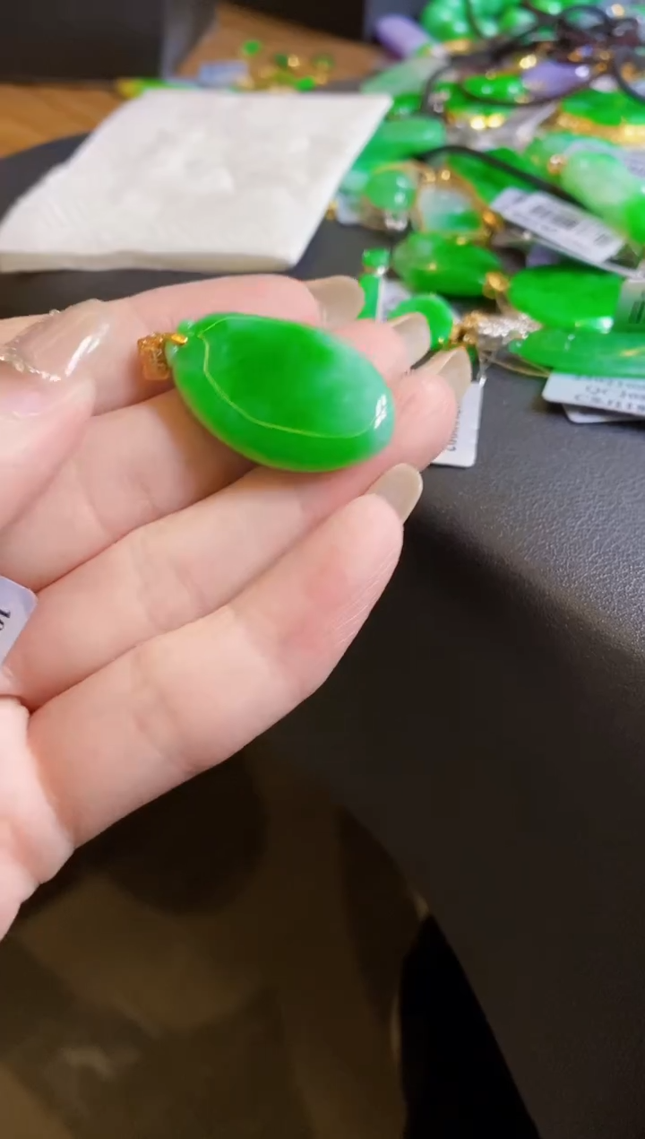 【闪购商品】定制翡翠18K金镶嵌瓜