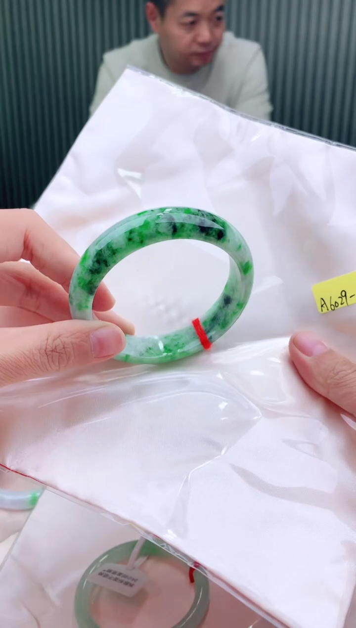 未镶嵌手镯翡翠58+