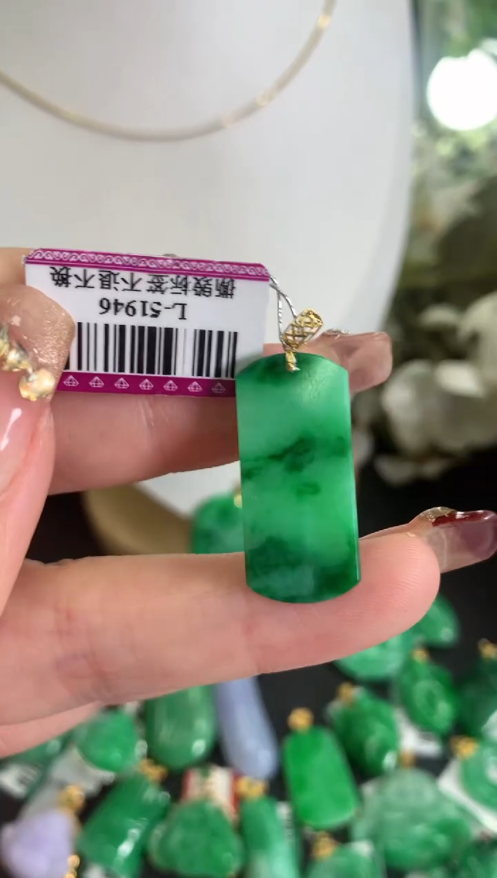 【闪购商品】翡翠吊坠(不含链)18K金镶嵌挂件