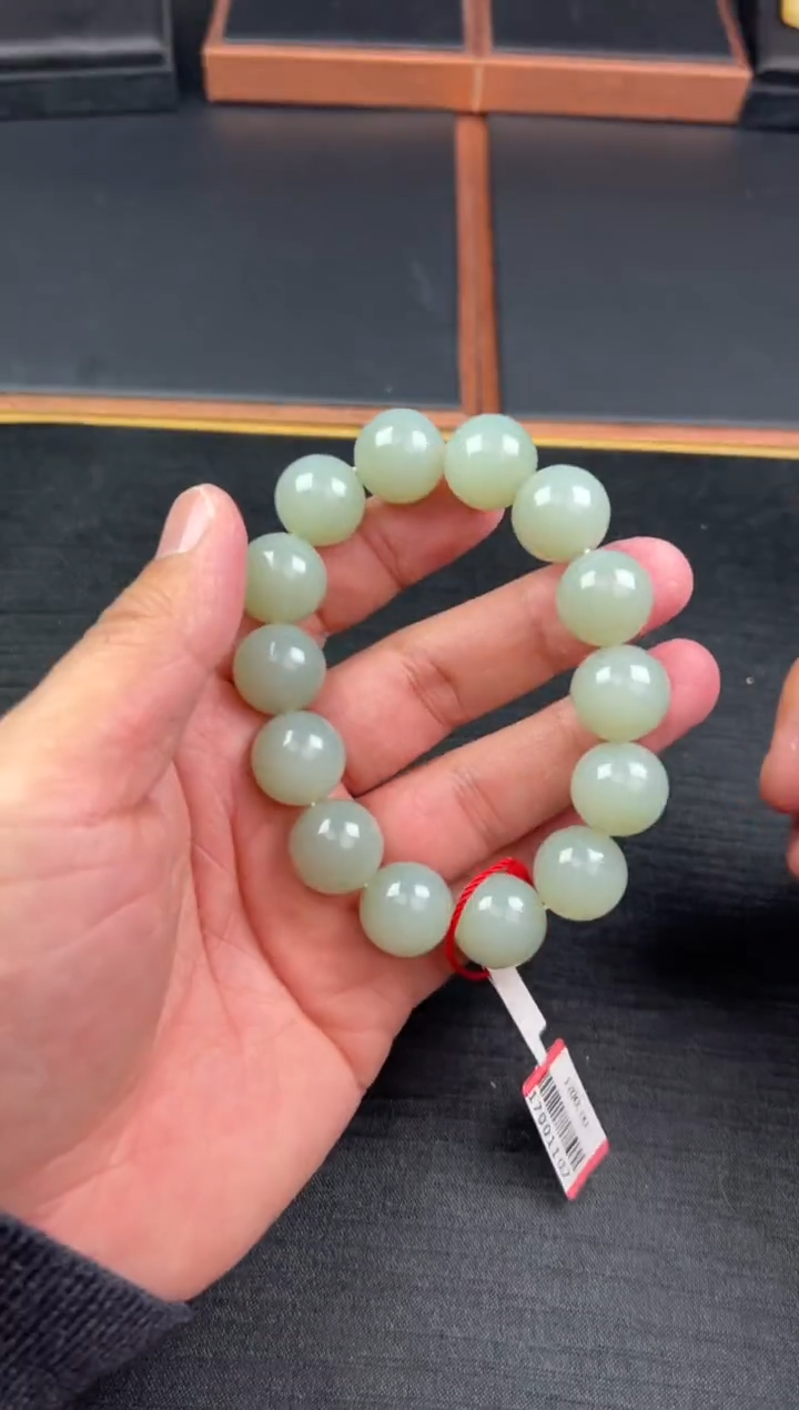 【闪购商品】和田玉手串未镶嵌且末微色差近矿卡16
