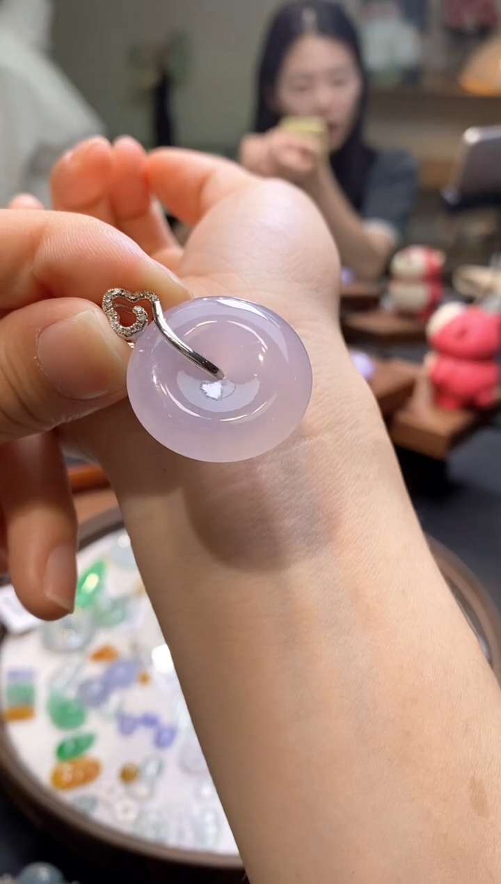 翡翠18K金镶嵌颈饰平安扣