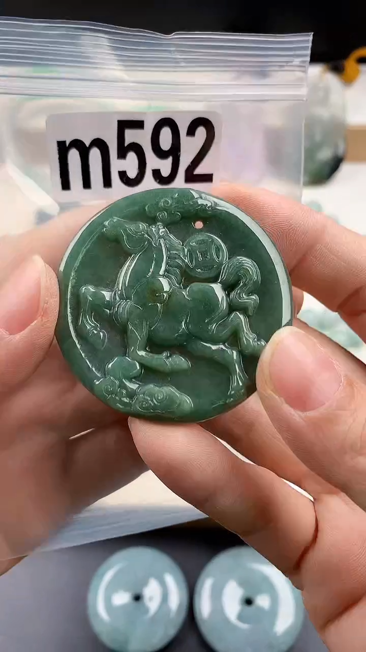 颈饰未镶嵌翡翠天然翡翠吊坠挂件