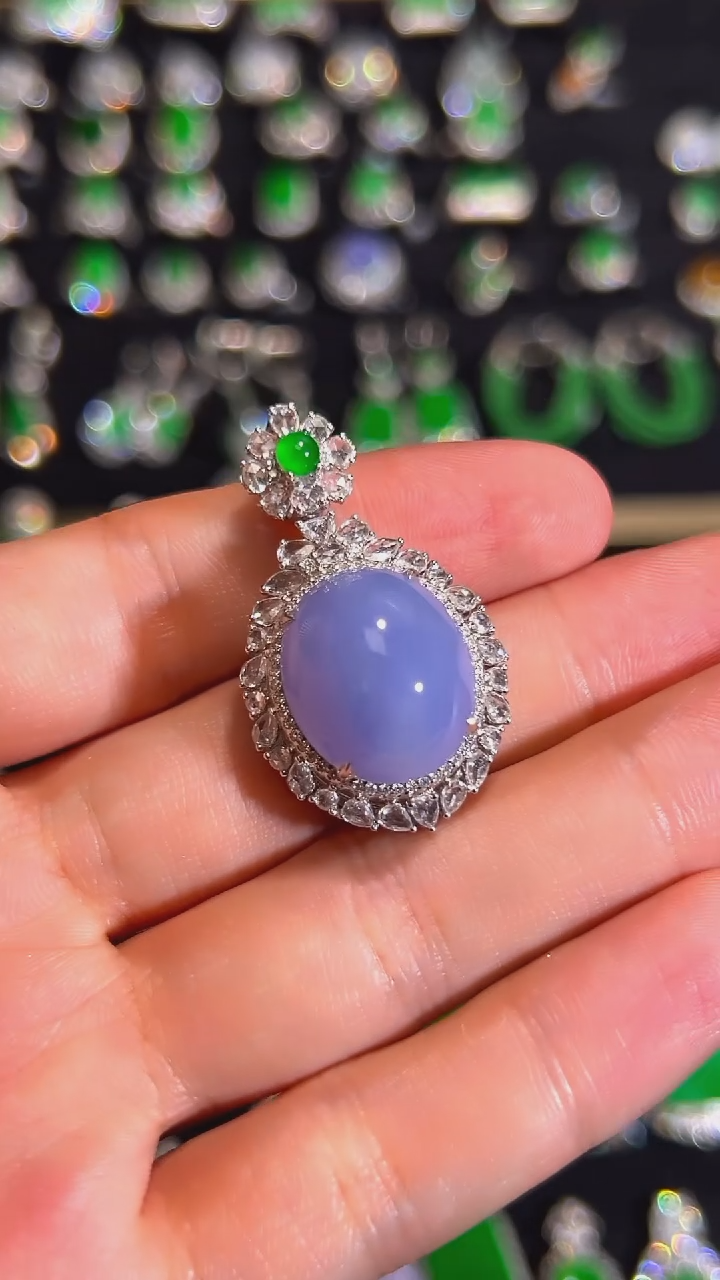 18K金镶嵌挂件翡翠吊坠