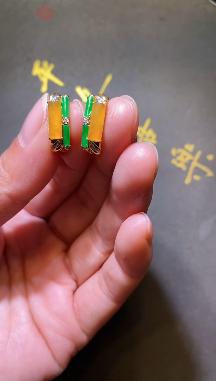 【闪购商品】翡翠耳饰18K金镶嵌黄加绿耳扣