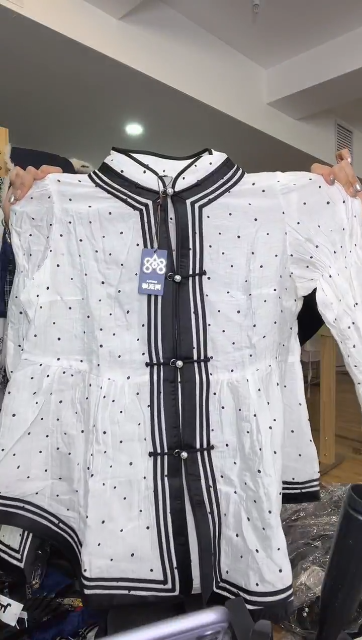 XL码    130斤  污渍