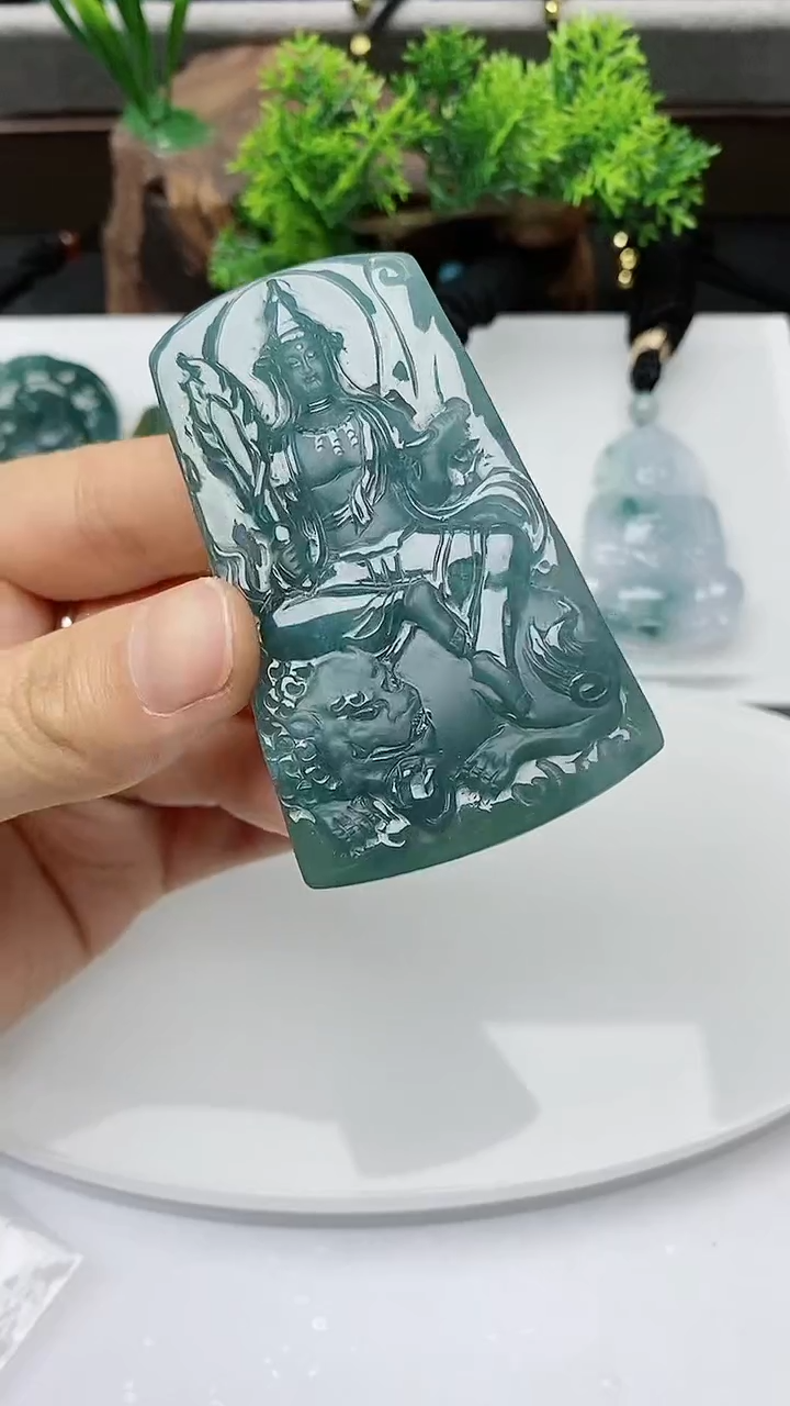 【闪购商品】翡翠颈饰未镶嵌         