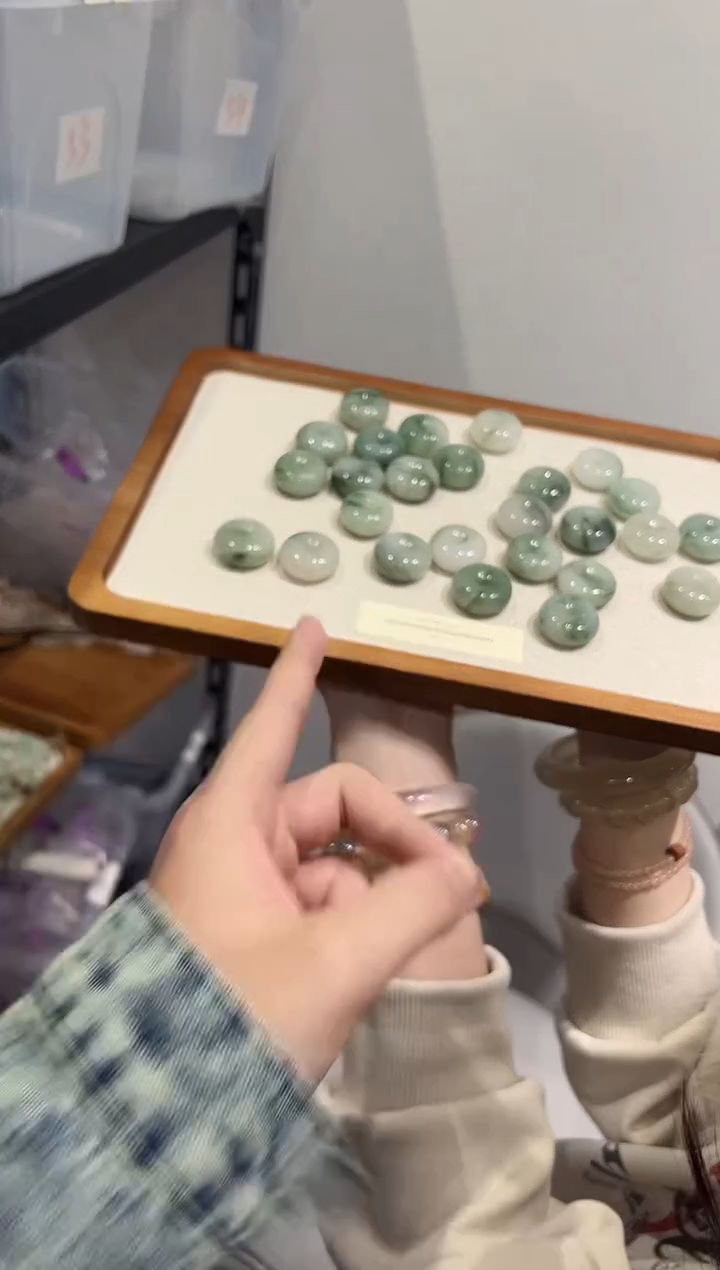 颈饰未镶嵌石英质玉天山翠平安扣