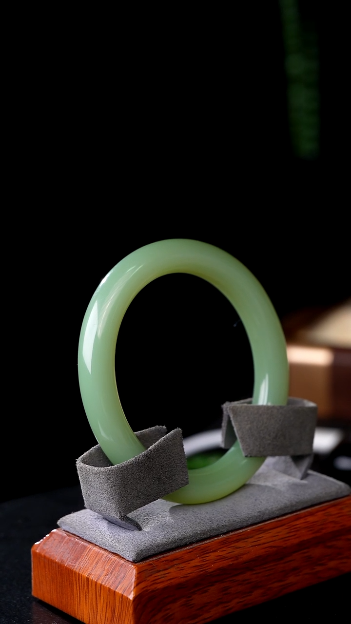 未镶嵌手镯和田玉碧玉冰粉青贵妃镯52-53mm