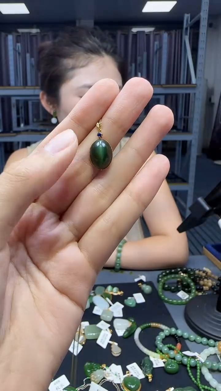 和田玉18K金镶嵌挂件 不含链