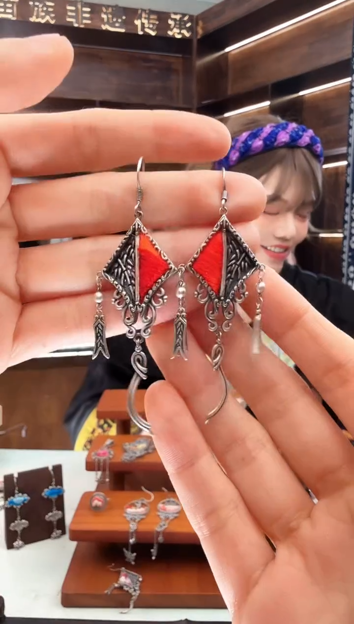 【闪购商品】织绣247蚩梦苗族古绣