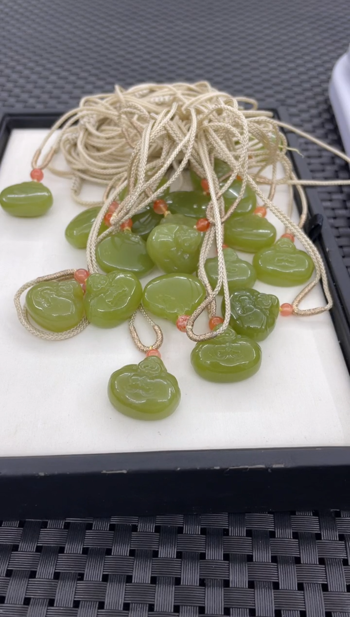 和田玉未镶嵌颈饰抱抱佛（多样性发一件）G1859