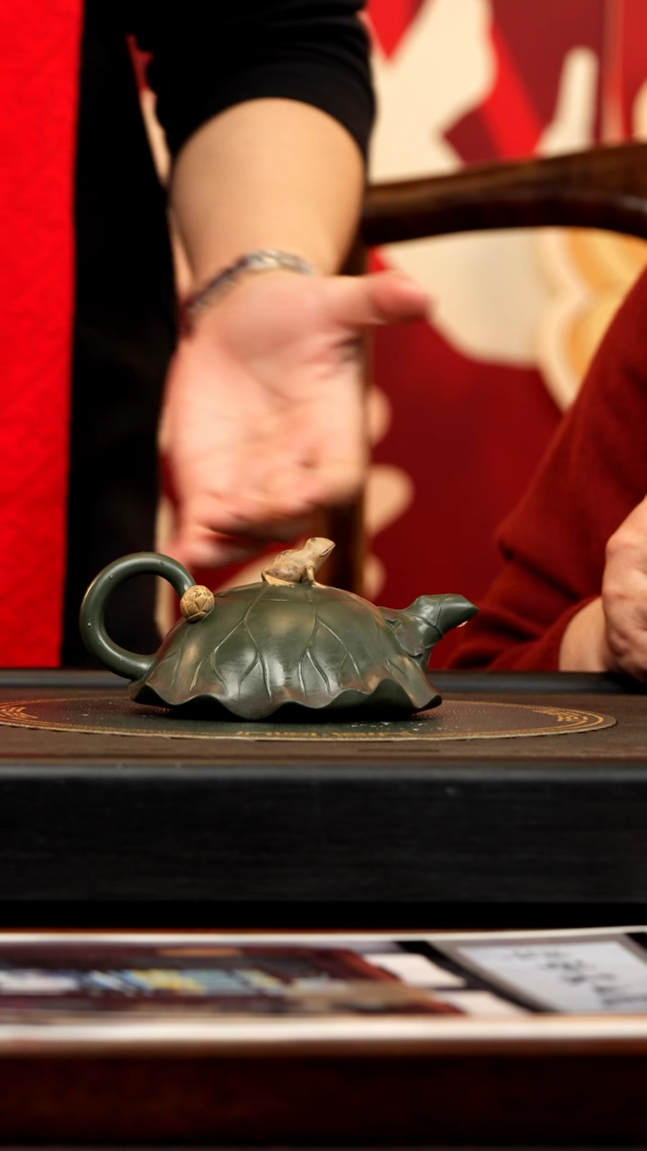 【闪购商品】紫砂茶壶XJZ 绿泥 荷叶青蛙 240cc