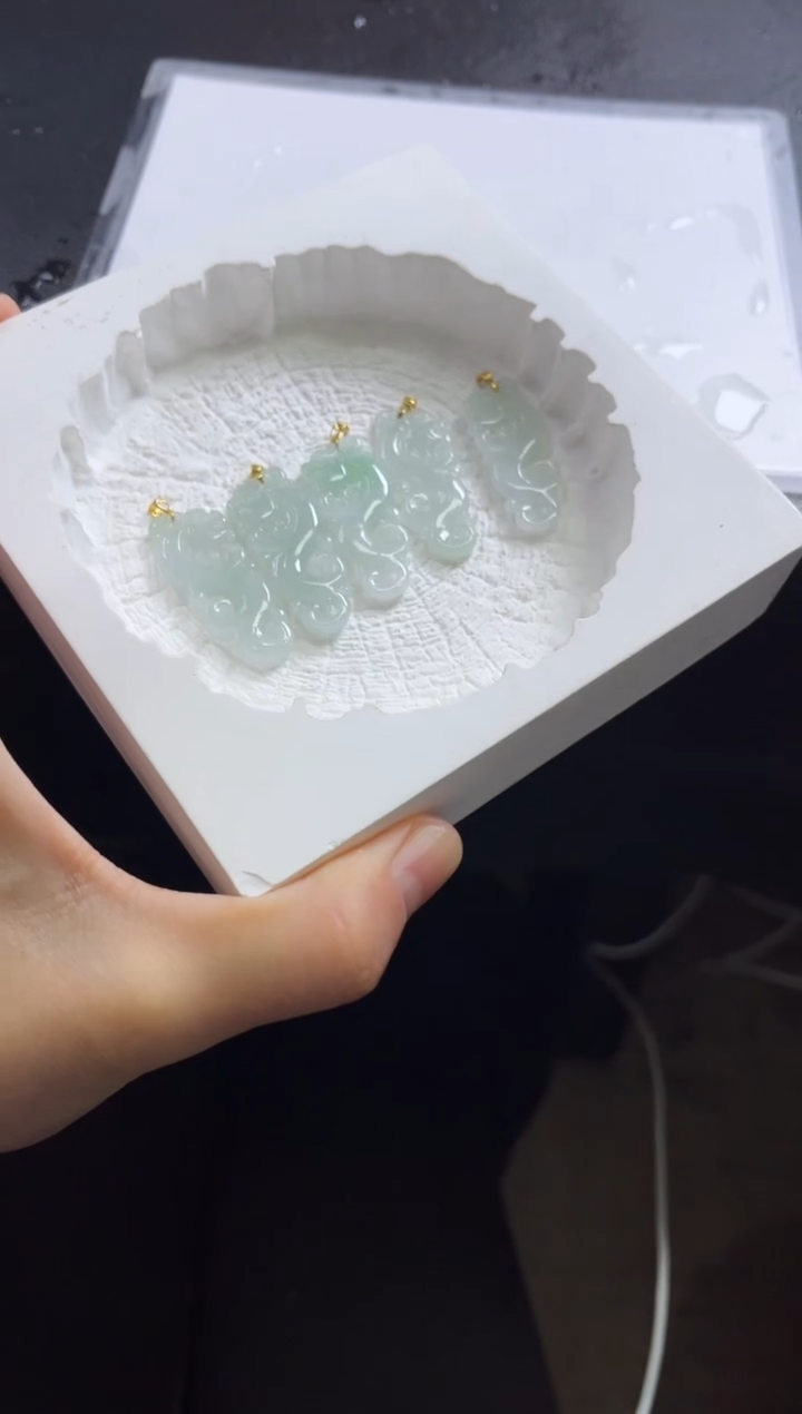 【闪购商品】翡翠颈饰18K金镶嵌C28 /多样性发一件/配绳子