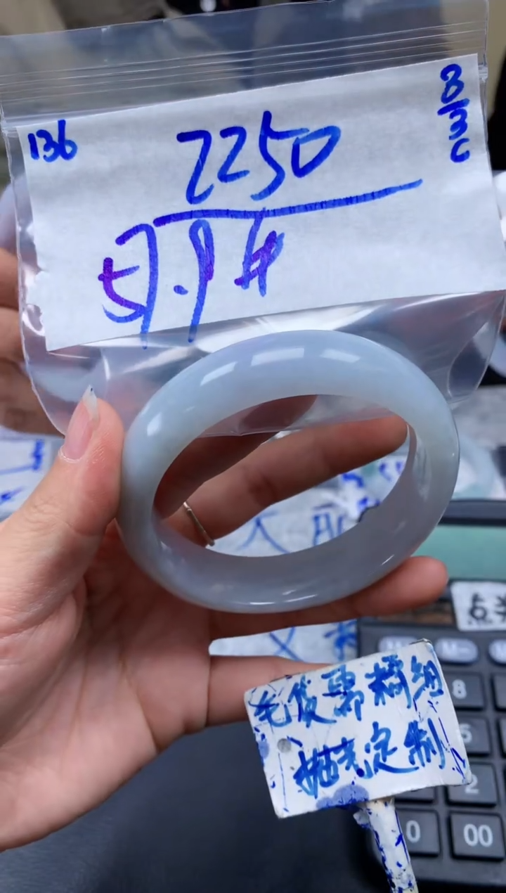 【闪购商品】定制翡翠未镶嵌136毛货需精细抛光手镯多样性拍一发一
