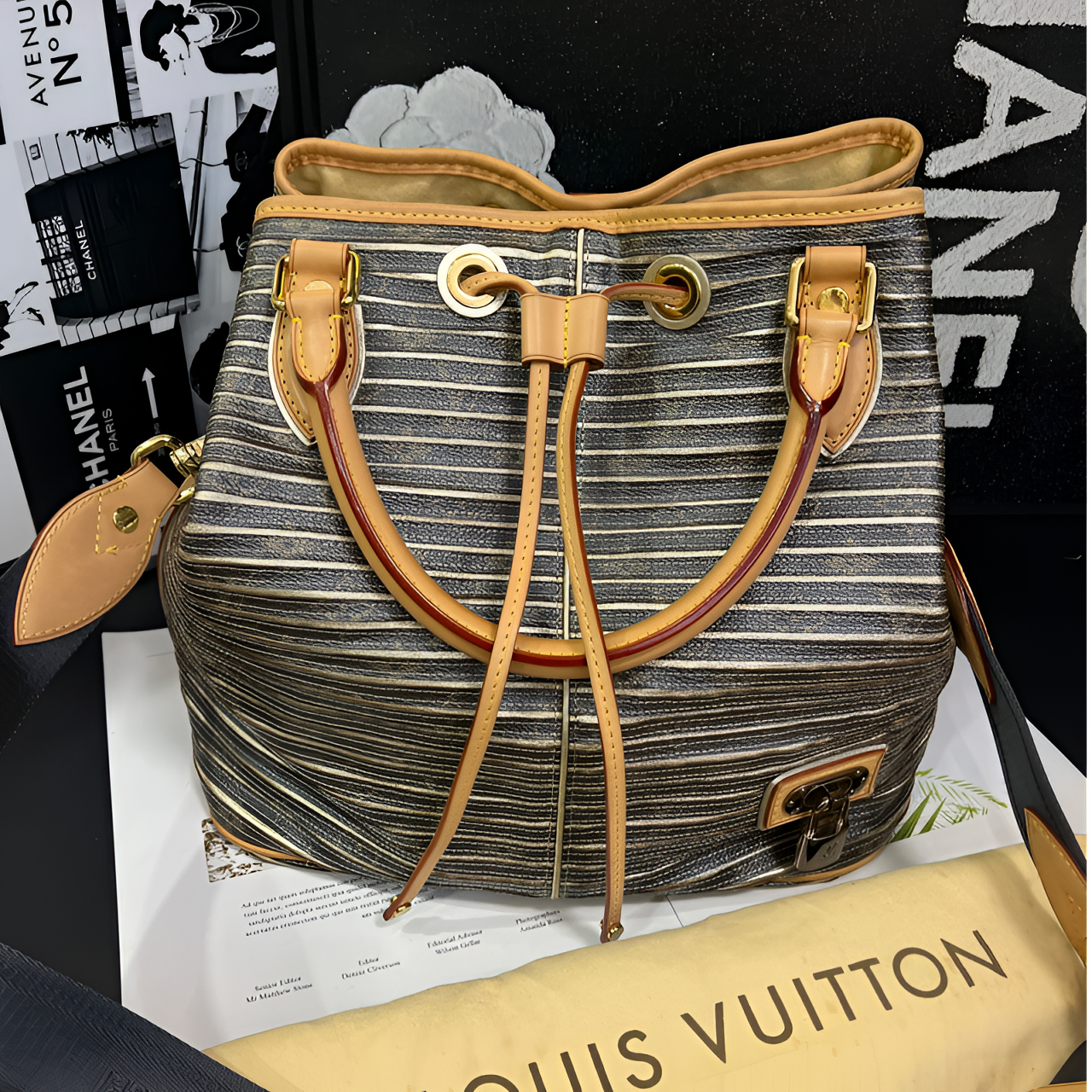 95新 LouisVuitton/路易威登 限定秀款抽绳水桶单肩包10年B1685