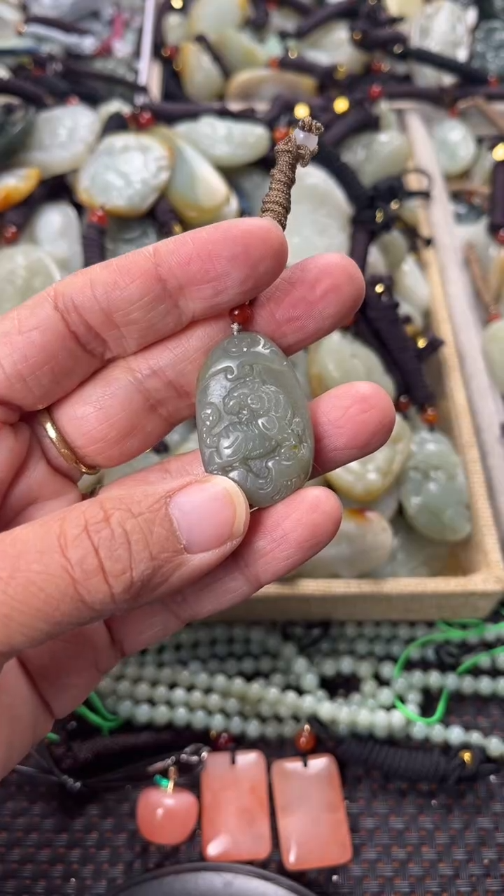 【闪购商品】和田玉颈饰未镶嵌多样性发货没有证书拍一发一有瑕