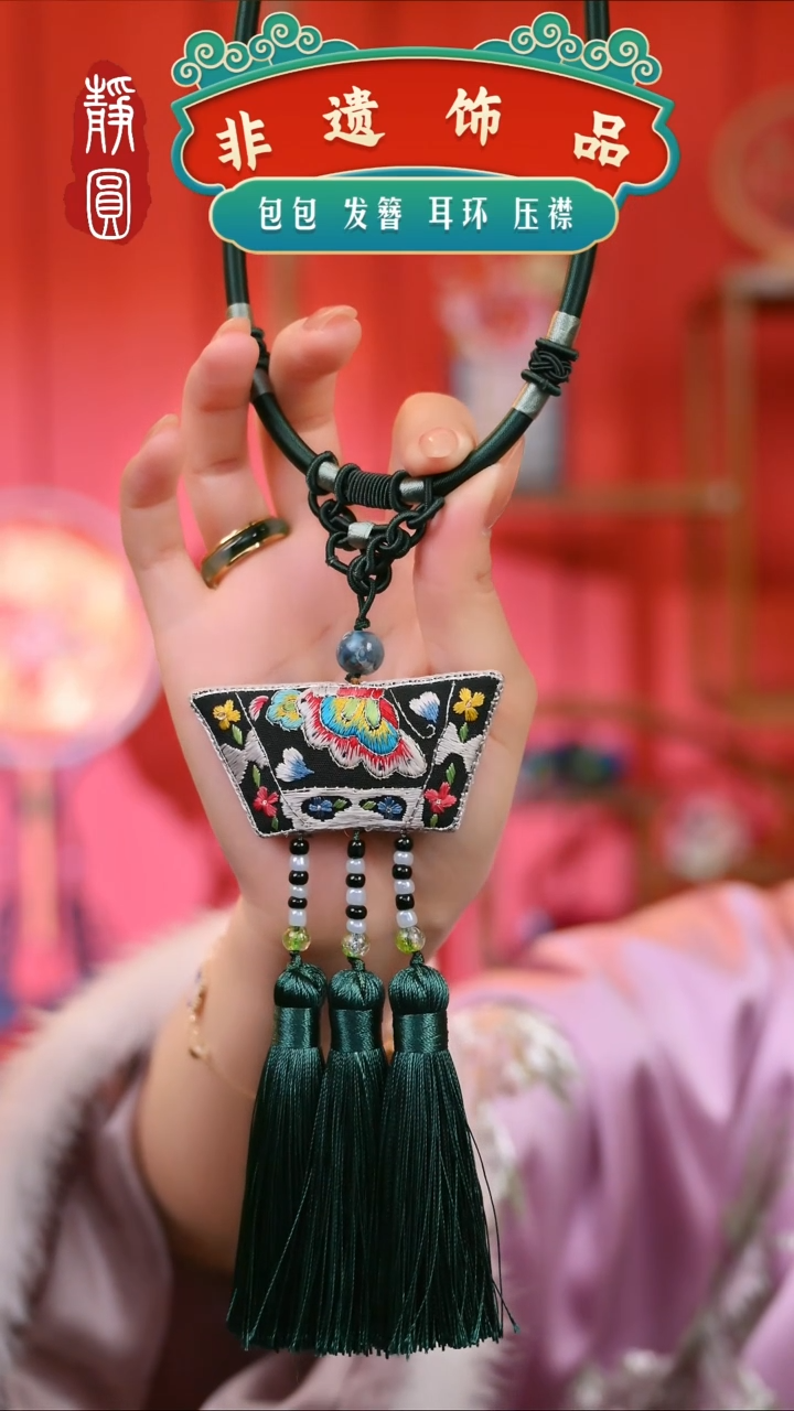 【闪购商品】织绣墨绿色蝴蝶牡丹项圈