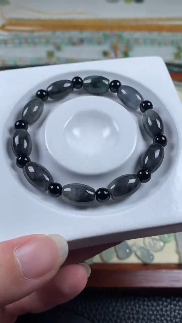 【闪购商品】翡翠颈饰未镶嵌乌鸡