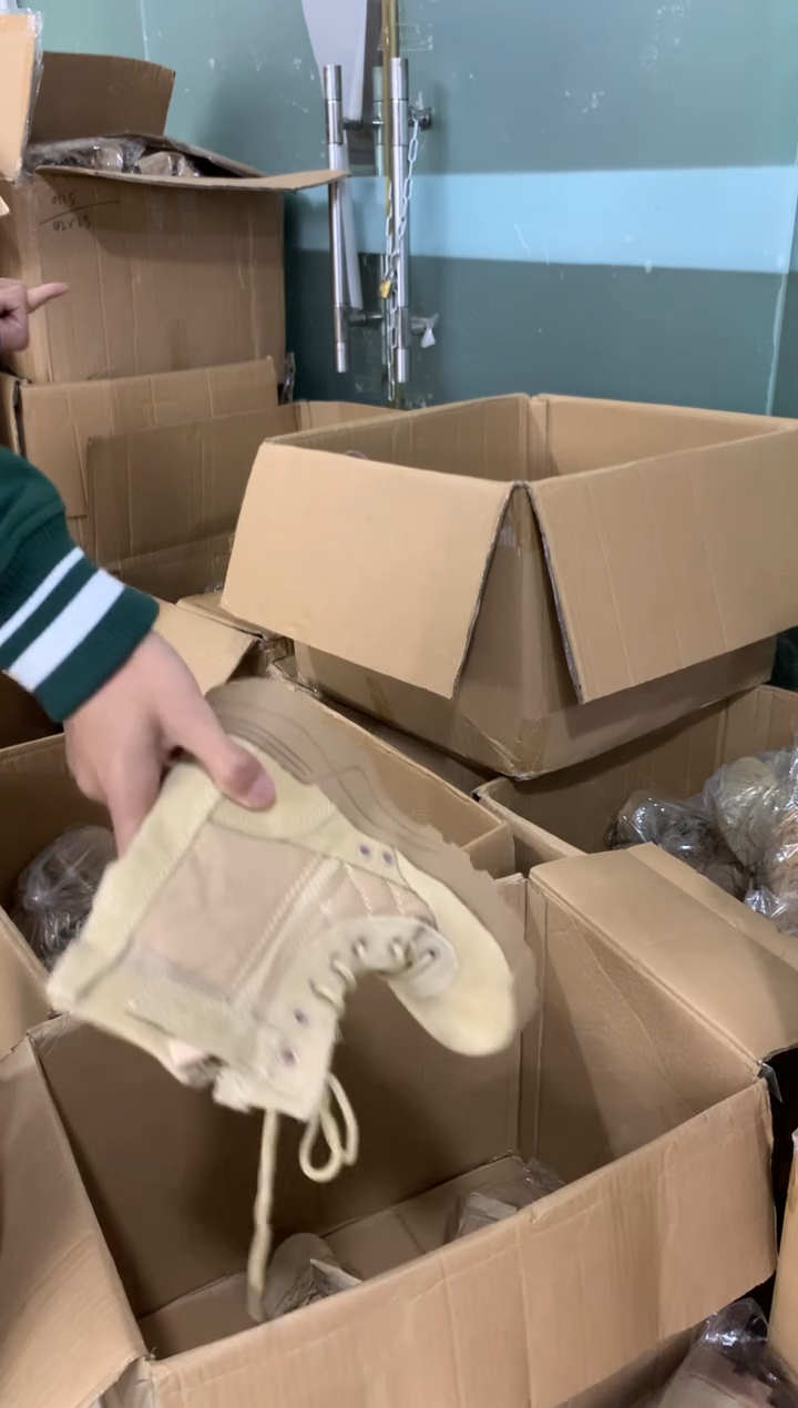 牛皮43码，A 中帮侧拉链 运动鞋码 脚胖建议拍大，默认微瑕