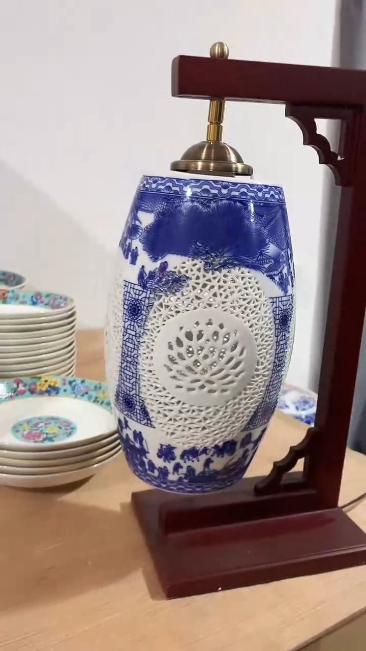 【闪购商品】景德镇青花缠枝莲灯笼