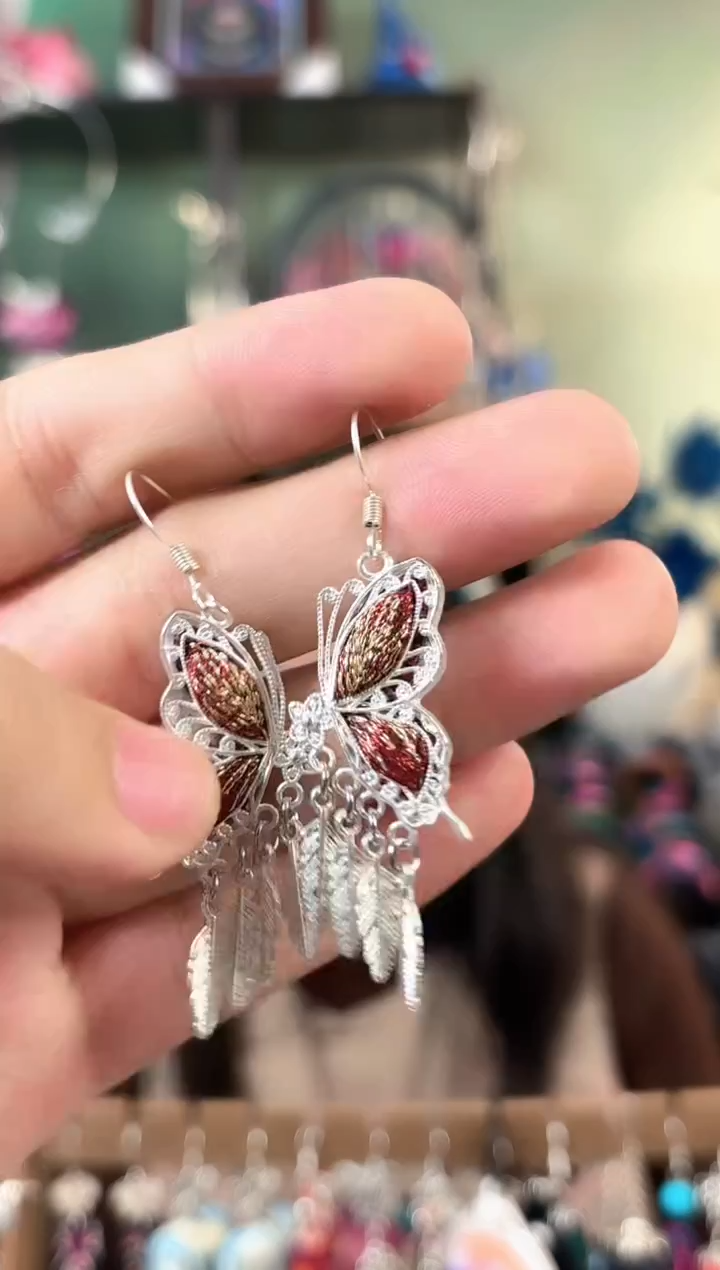 彩云南阁非遗老绣饰品334