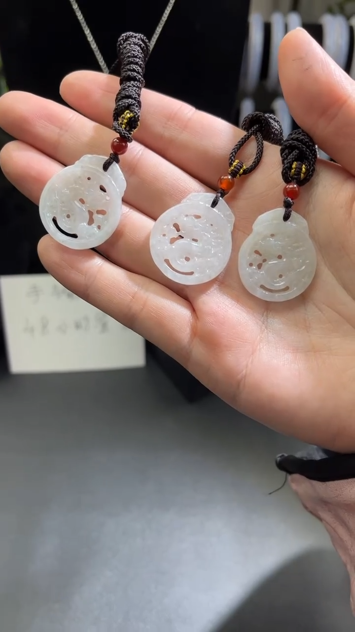 【闪购商品】翡翠吊坠(不含链)未镶嵌龙牌多样性发一