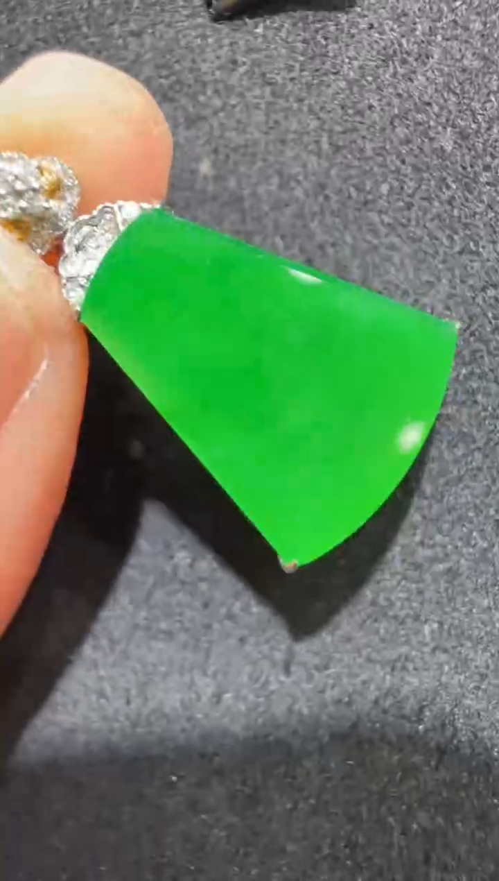 吊坠(不含链)18K金镶嵌翡翠多样性团购发一件