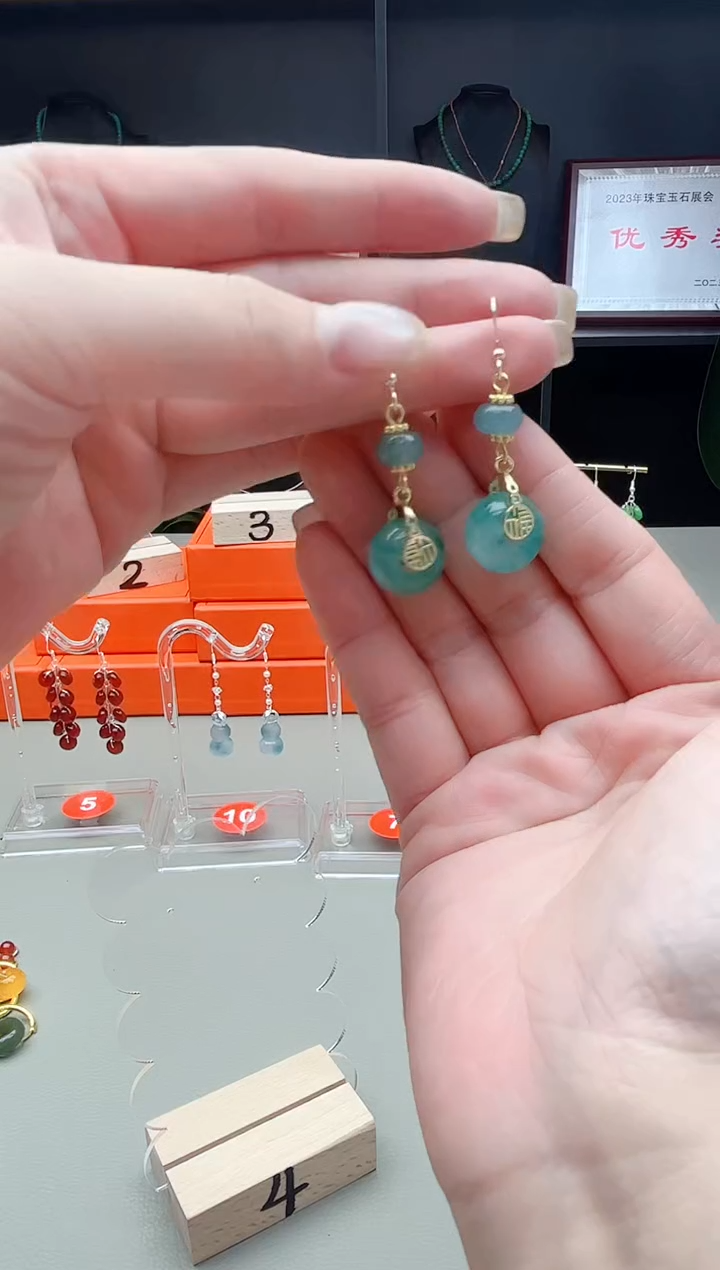 未镶嵌石英质玉（天山翠）耳钉307