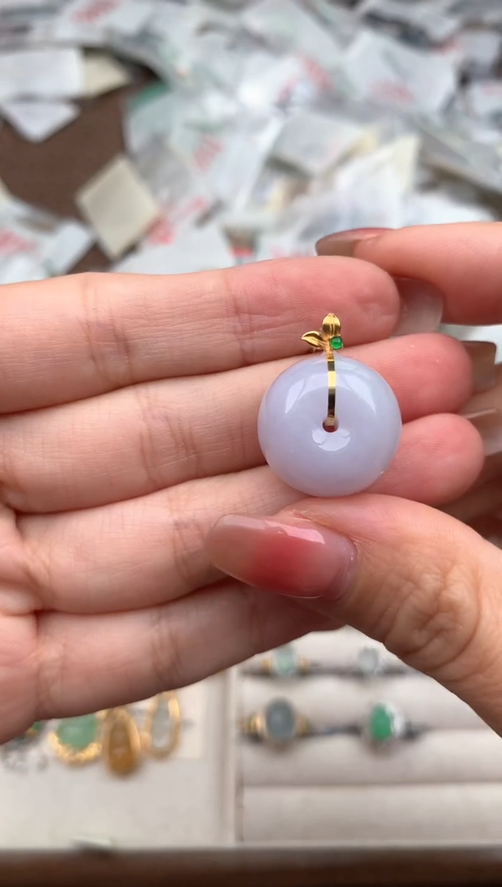 18K金镶嵌挂件翡翠一