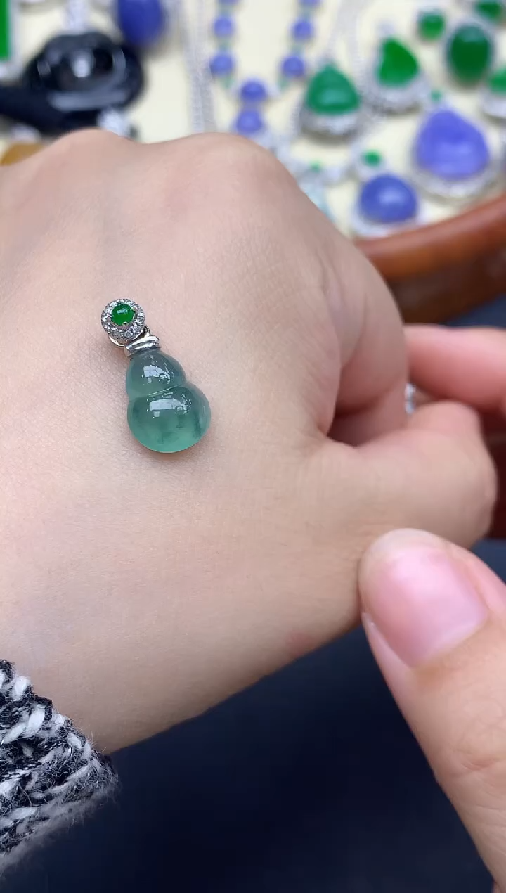 颈饰18K金镶嵌翡翠112-中国好珍宝