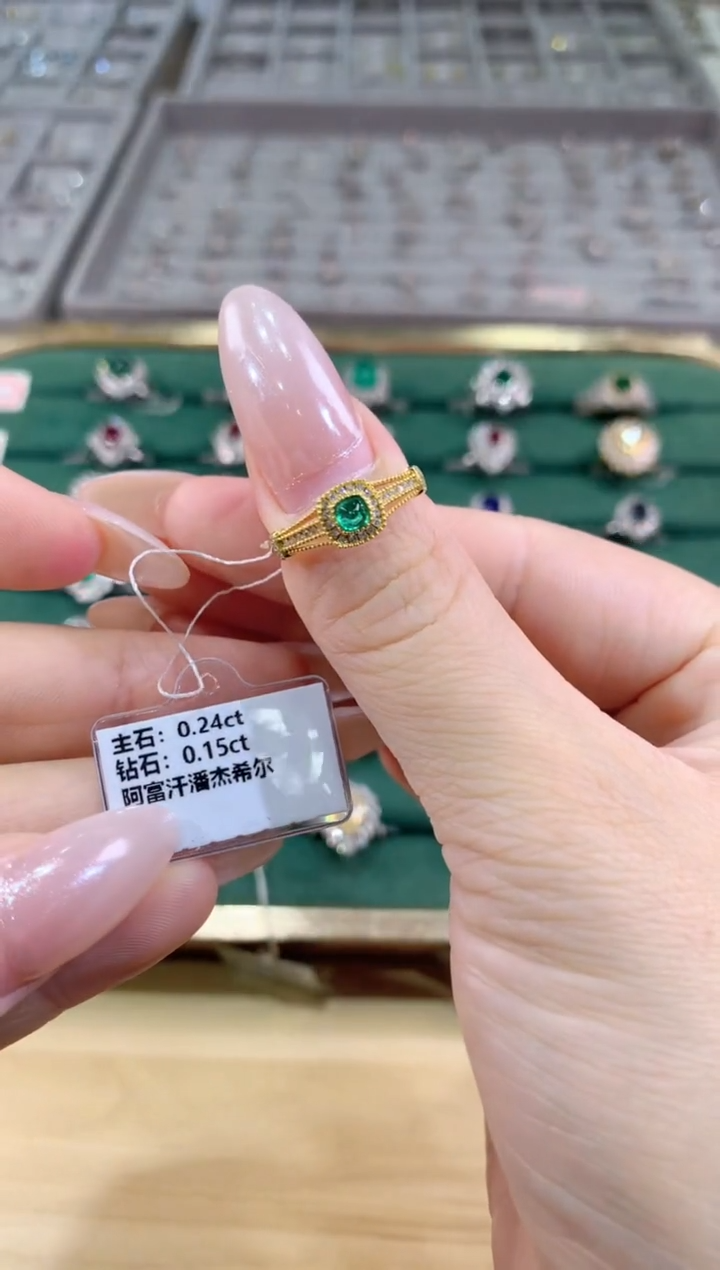 18K金镶嵌戒指祖母绿戒指