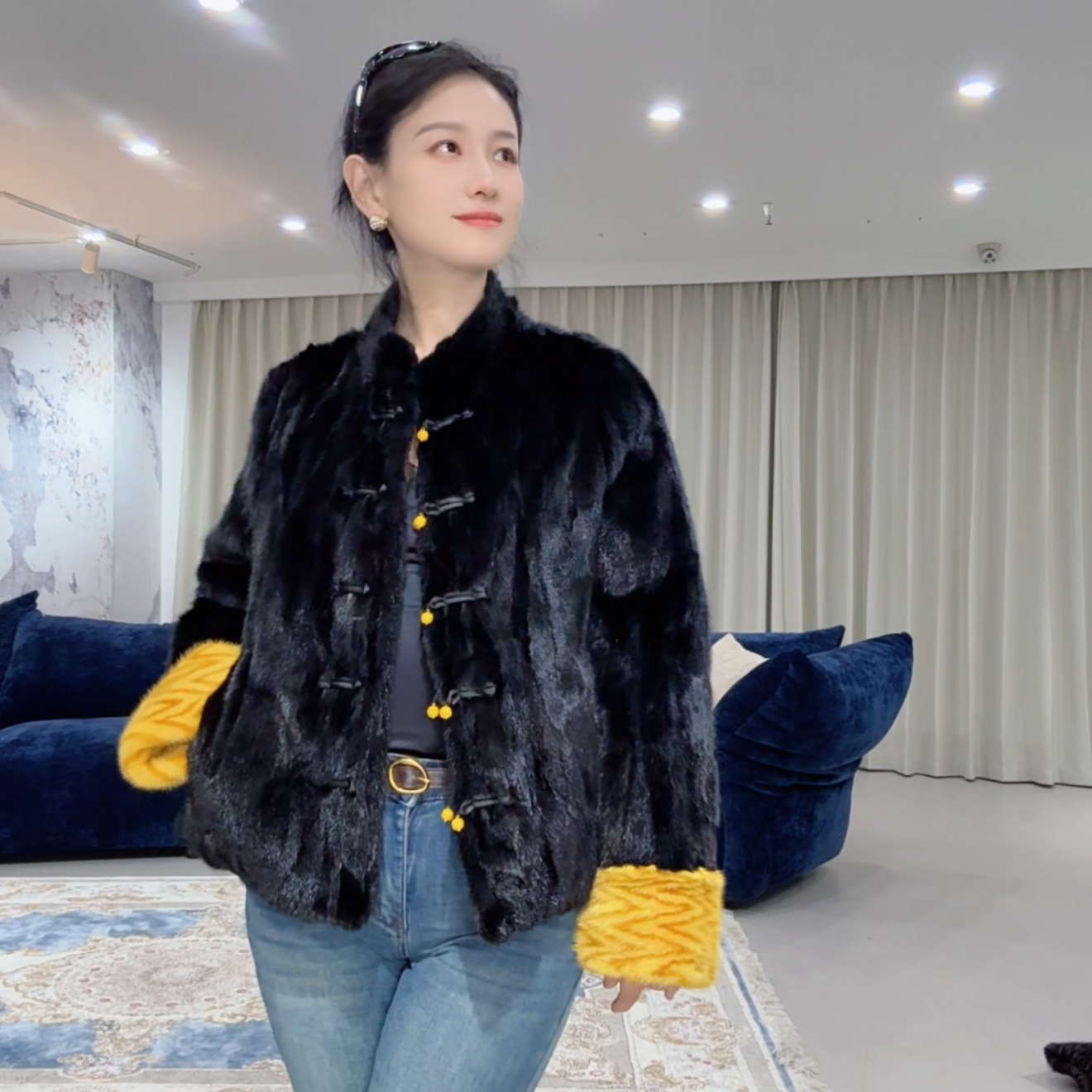 诺谰 海宁水貂毛两面穿特价修身新款貂皮大衣时尚短款外套女23023