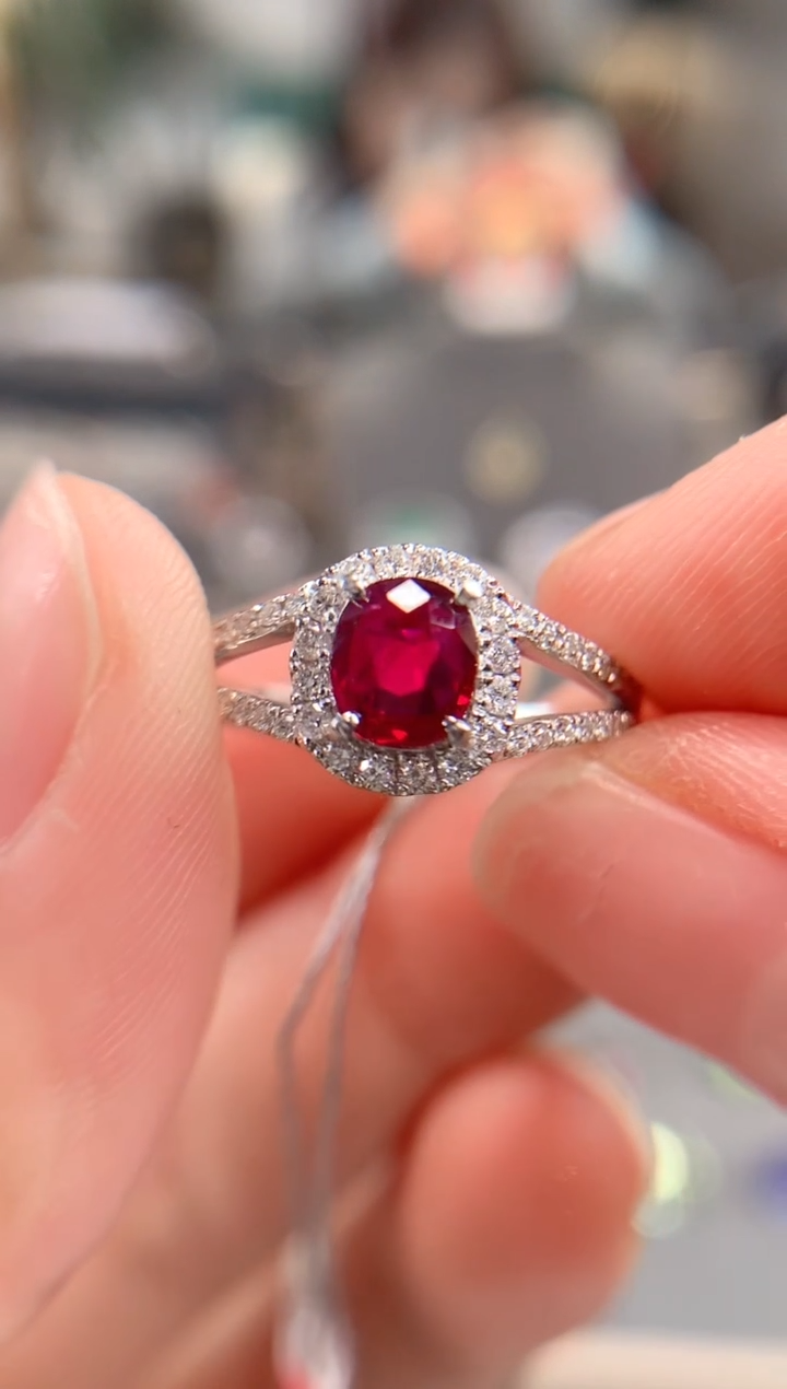 【闪购商品】红宝石戒指18K金镶嵌红宝石戒指