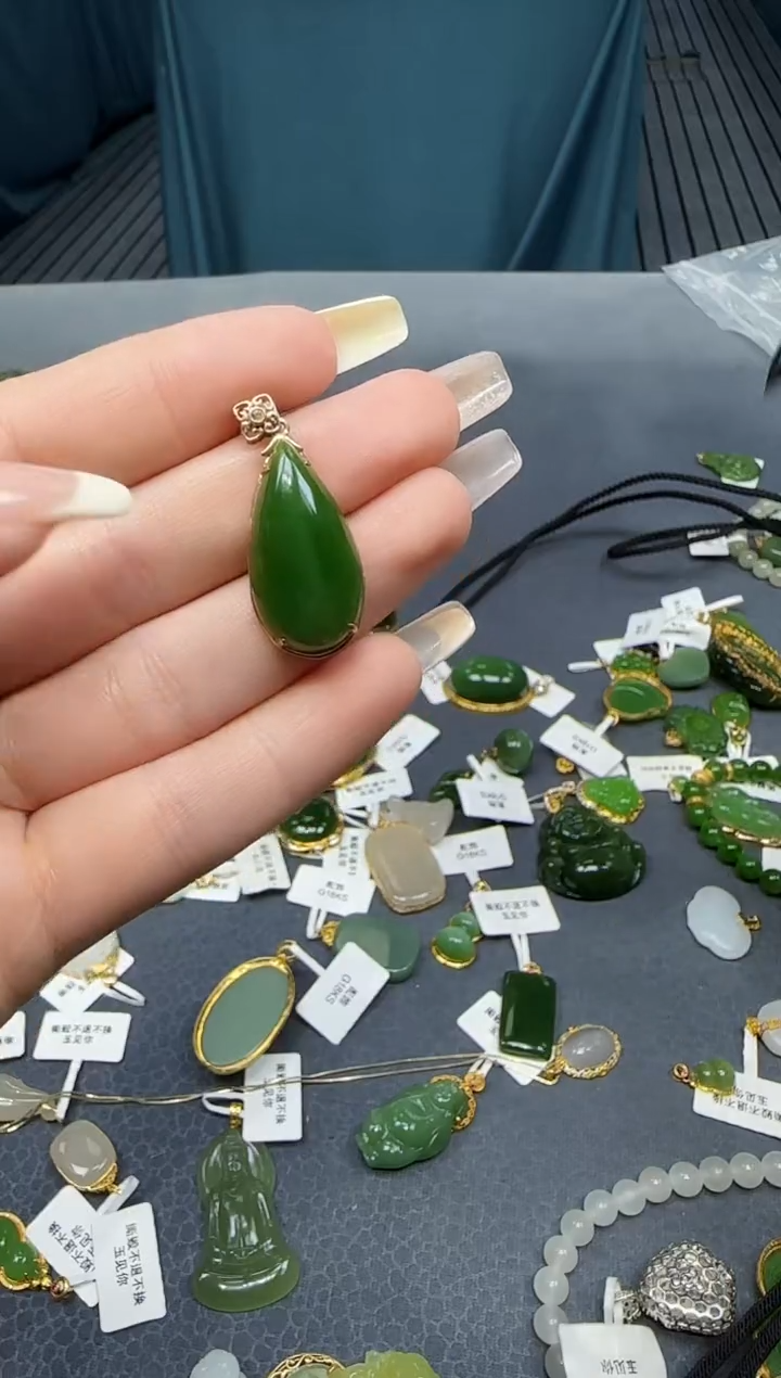 【闪购商品】和田玉挂件18K金镶嵌1