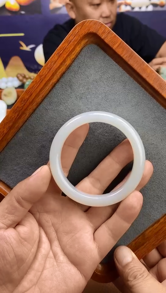 和田玉手镯未镶嵌精品和田玉手镯