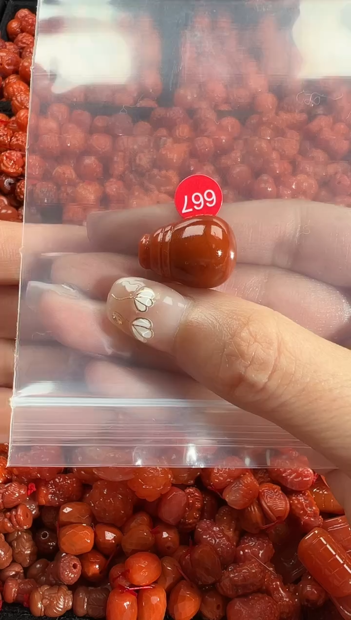 颈饰未镶嵌南红玛瑙1