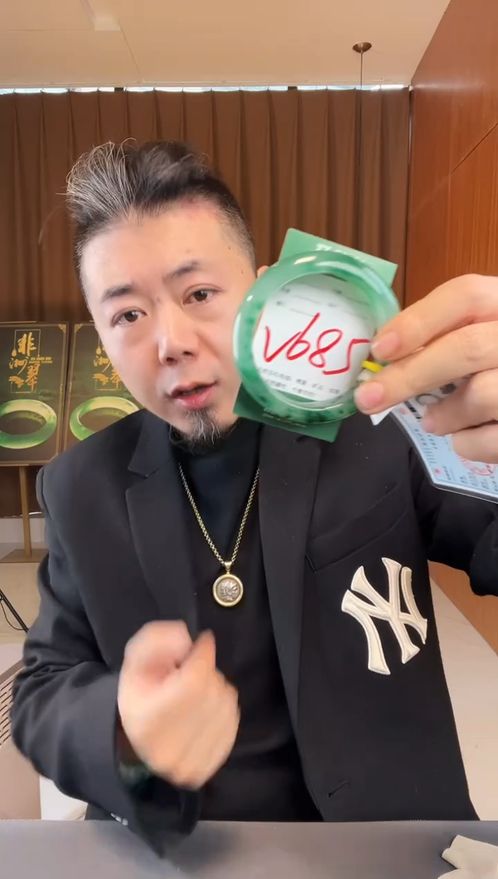 【闪购商品】石英质玉手镯未镶嵌非洲翠